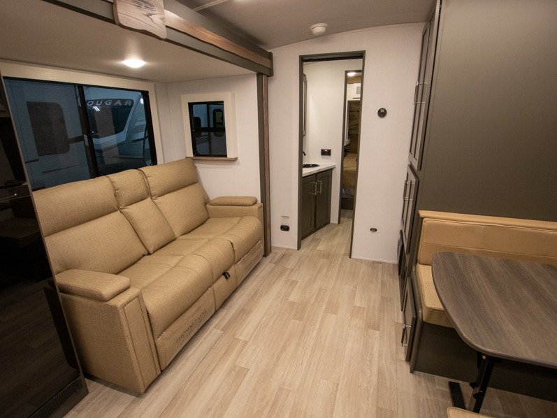 2025 Keystone Bullet Crossfire 245RKS, $ 29,990