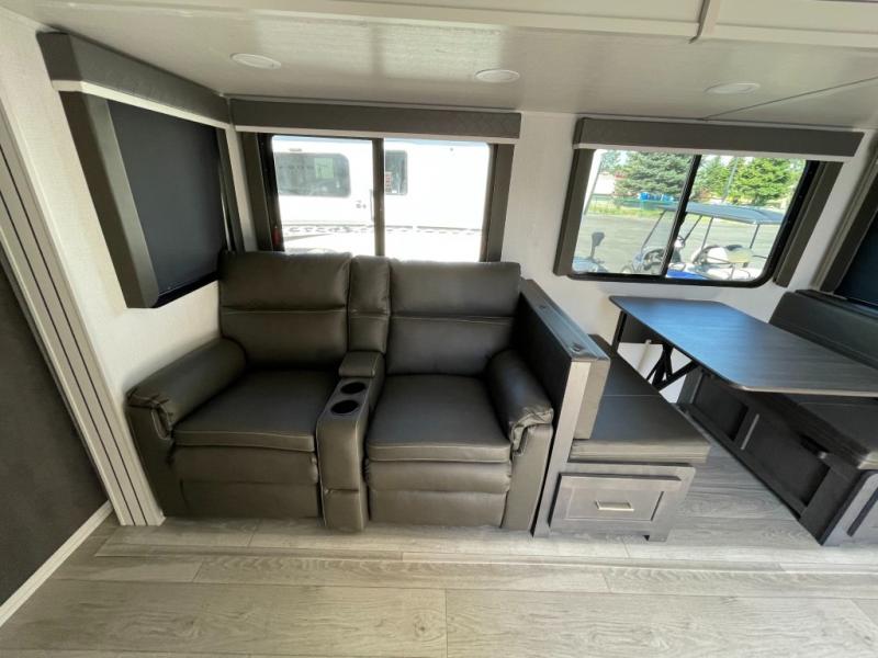 2025 Keystone Cougar Half-Ton (Travel Trailer) 25F, $ 53,990
