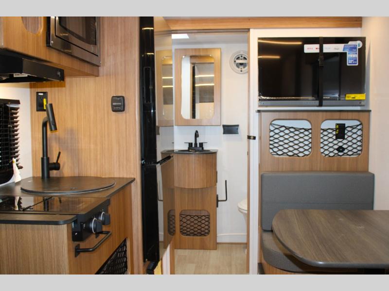 2025 Keystone Reign 15RB, $ 22,990