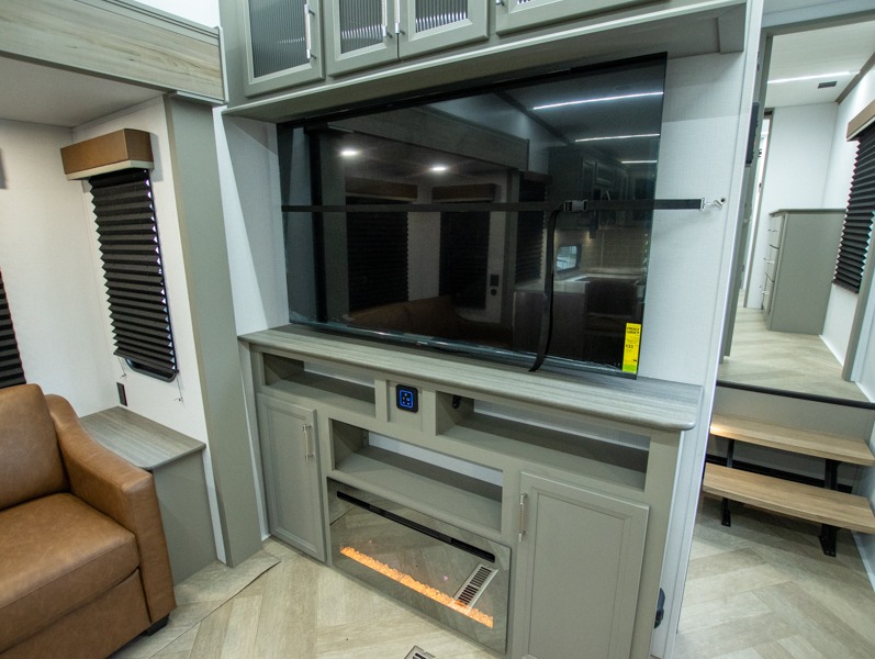 2025 Keystone Sprinter (Fifth Wheel) 3840LRK, $ 97,060