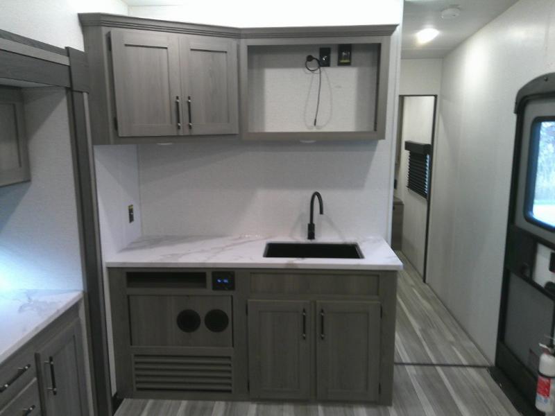 2025 Keystone Raptor Carbon Aluminum 30WFO, $ 44,395