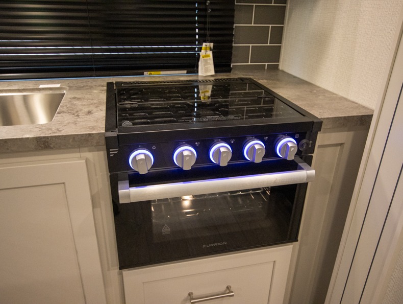 2025 Keystone Cougar Half-Ton (Travel Trailer - Ea, $ 57,682