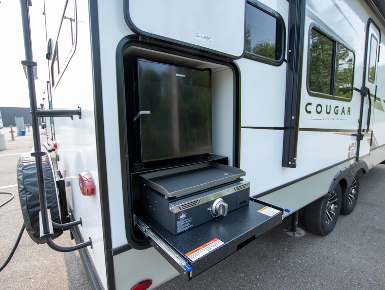 2025 Keystone Cougar Half-Ton (Travel Trailer - Ea, $ 57,682