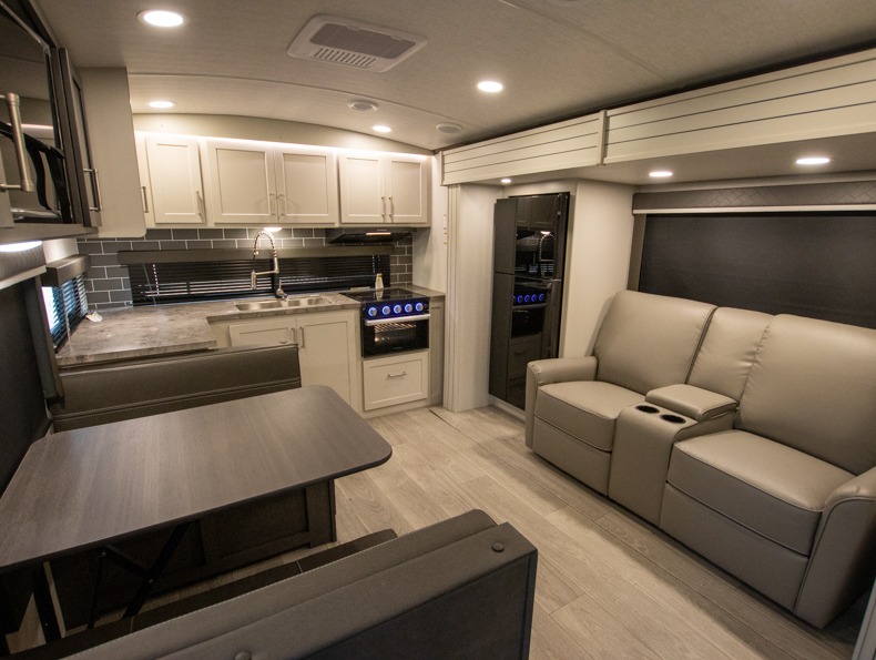 2025 Keystone Cougar Half-Ton (Travel Trailer - Ea, $ 57,682