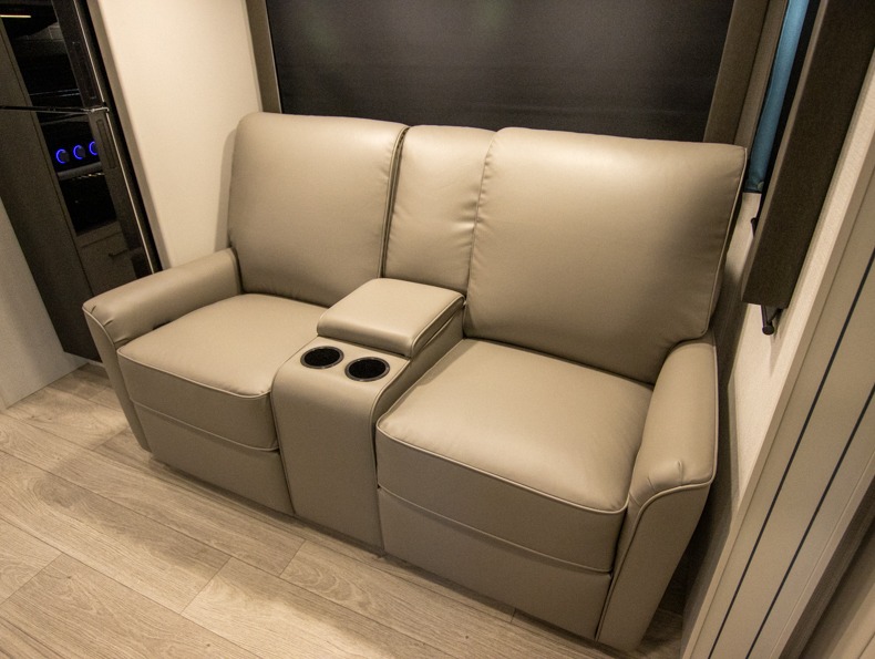 2025 Keystone Cougar Half-Ton (Travel Trailer - Ea, $ 57,682