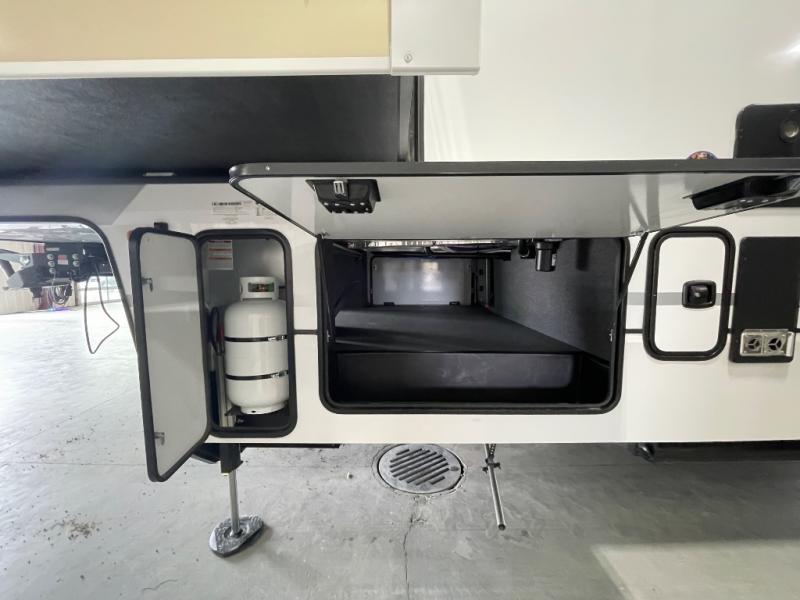 2025 Keystone Raptor 415, $ 166,240