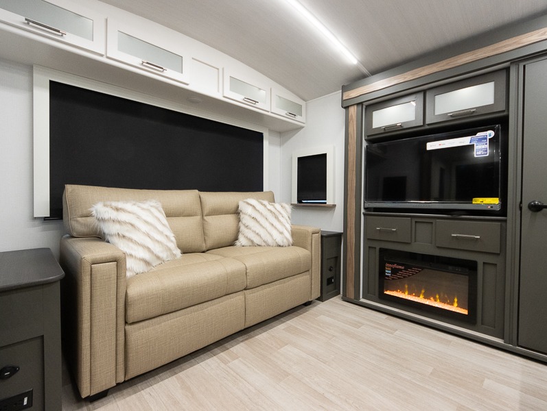 2025 Keystone Bullet Crossfire 287RLS, $ 42,990