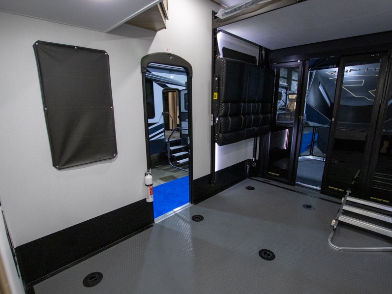 2025 Keystone Raptor Carbon Series (Fifth Wheel) 3, $ 79,990