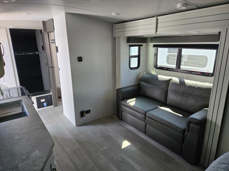 2025 Keystone Cougar Half-Ton (Travel Trailer) 190, $ 32,990