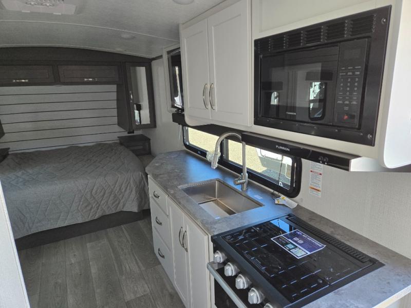 2025 Keystone Cougar Half-Ton (Travel Trailer) 190, $ 32,990