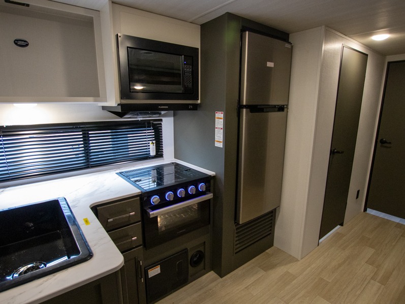 2025 Keystone Bullet Classic Dual Axle 2840QB, $ 29,990