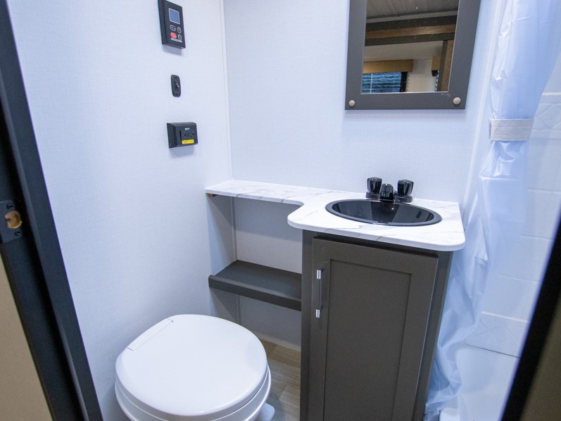 2025 Keystone Bullet Classic Dual Axle 2840QB, $ 29,990