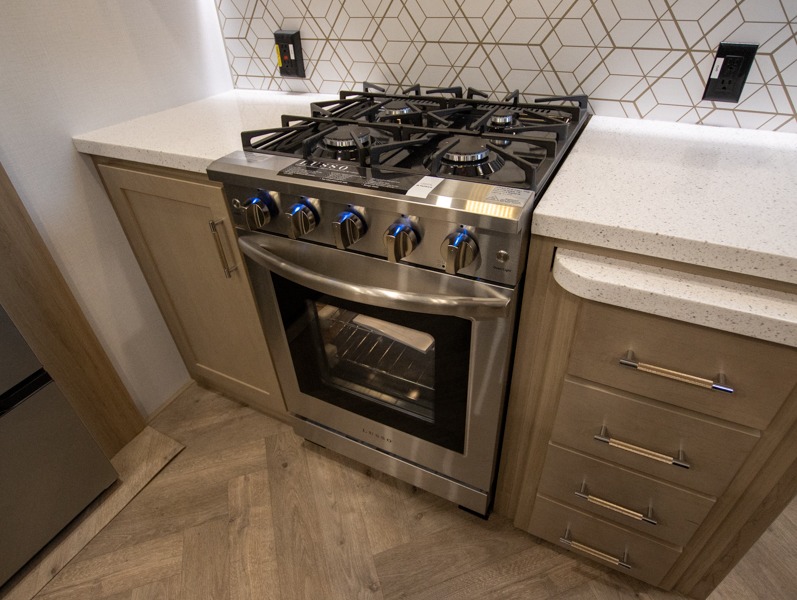 2025 Keystone Raptor 430, $ 0