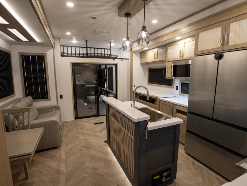 2025 Keystone Raptor 430, $ 0