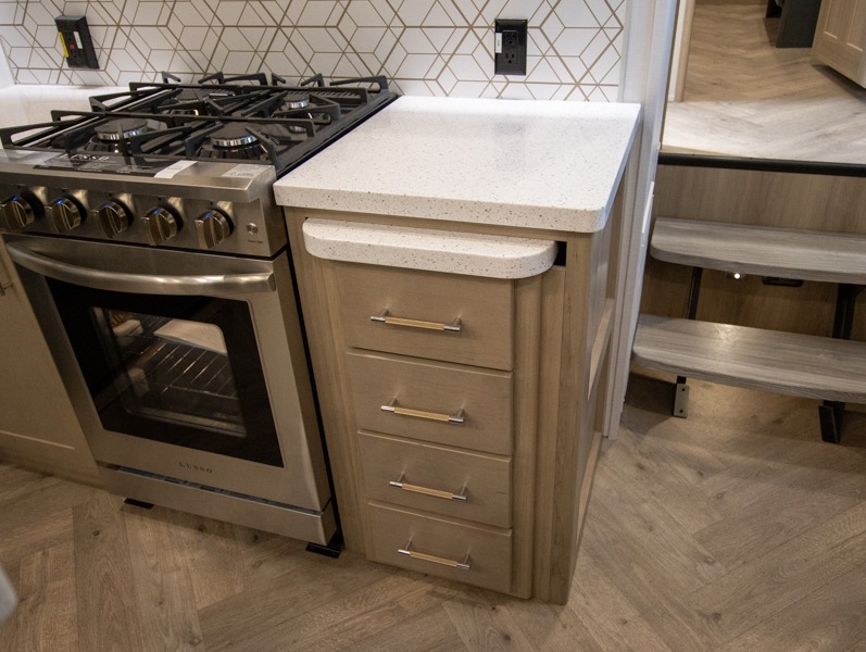 2025 Keystone Raptor 430, $ 0