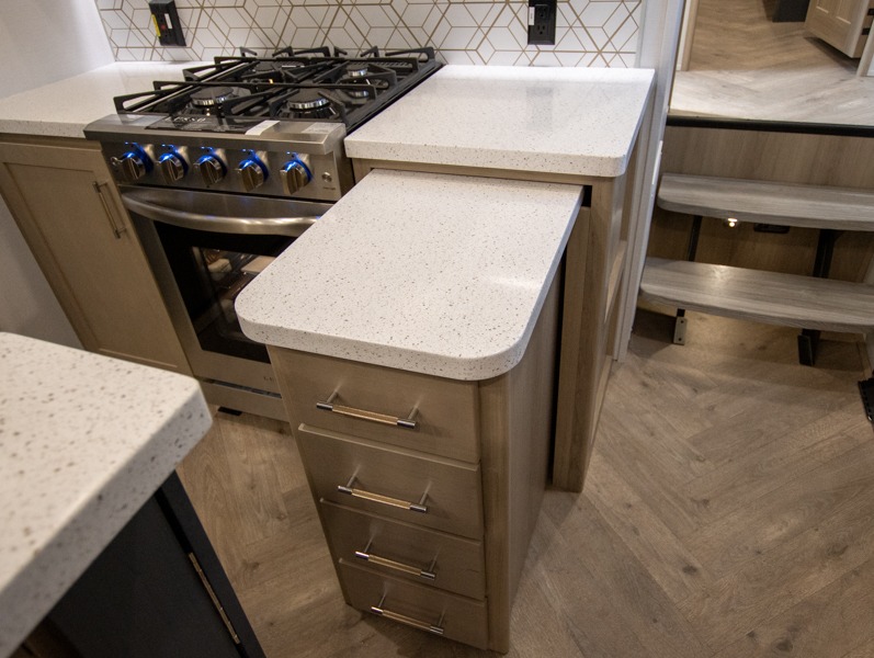 2025 Keystone Raptor 430, $ 0