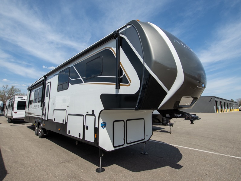 2025 Keystone Alpine Avalanche Edition 379MB, $ 112,135