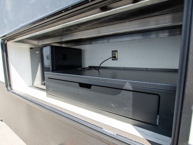 2025 Keystone Alpine Avalanche Edition 379MB, $ 112,135