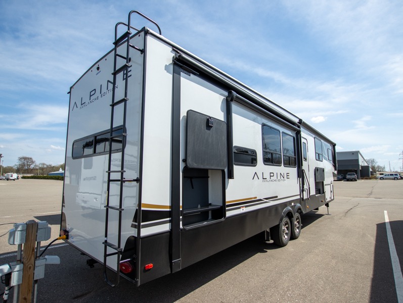 2025 Keystone Alpine Avalanche Edition 379MB, $ 112,135
