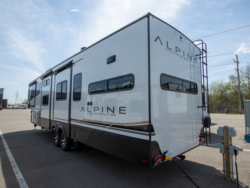 2025 Keystone Alpine Avalanche Edition 379MB, $ 112,135