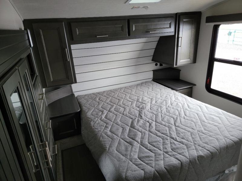 2024 Keystone Cougar Half-Ton (Fifth Wheel) 24RDS, $ 59,990