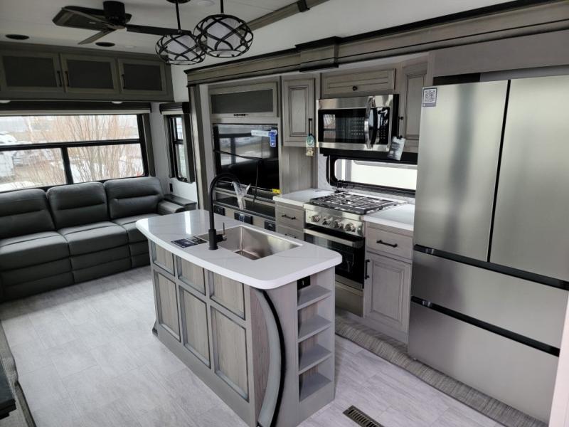 2024 Keystone Montana 3123RL, $ 79,990