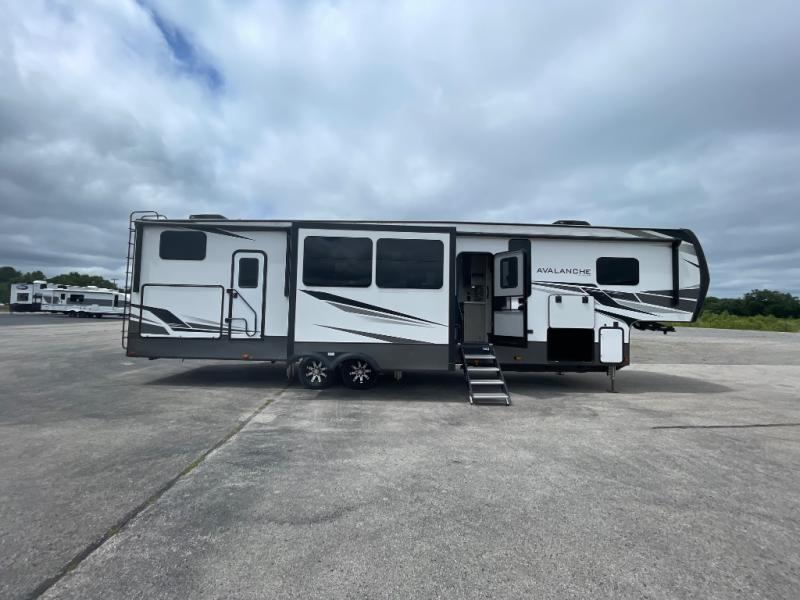 2021 Keystone Avalanche 378BH, $ 0