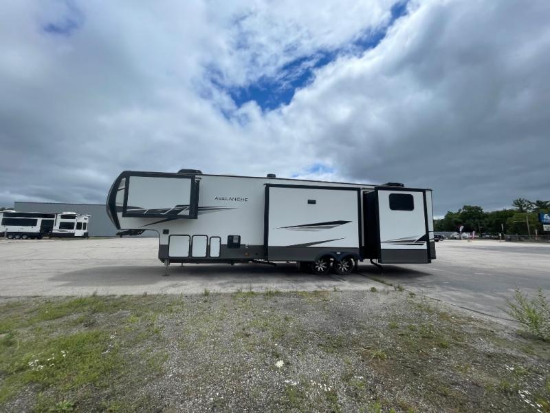 2021 Keystone Avalanche 378BH, $ 0
