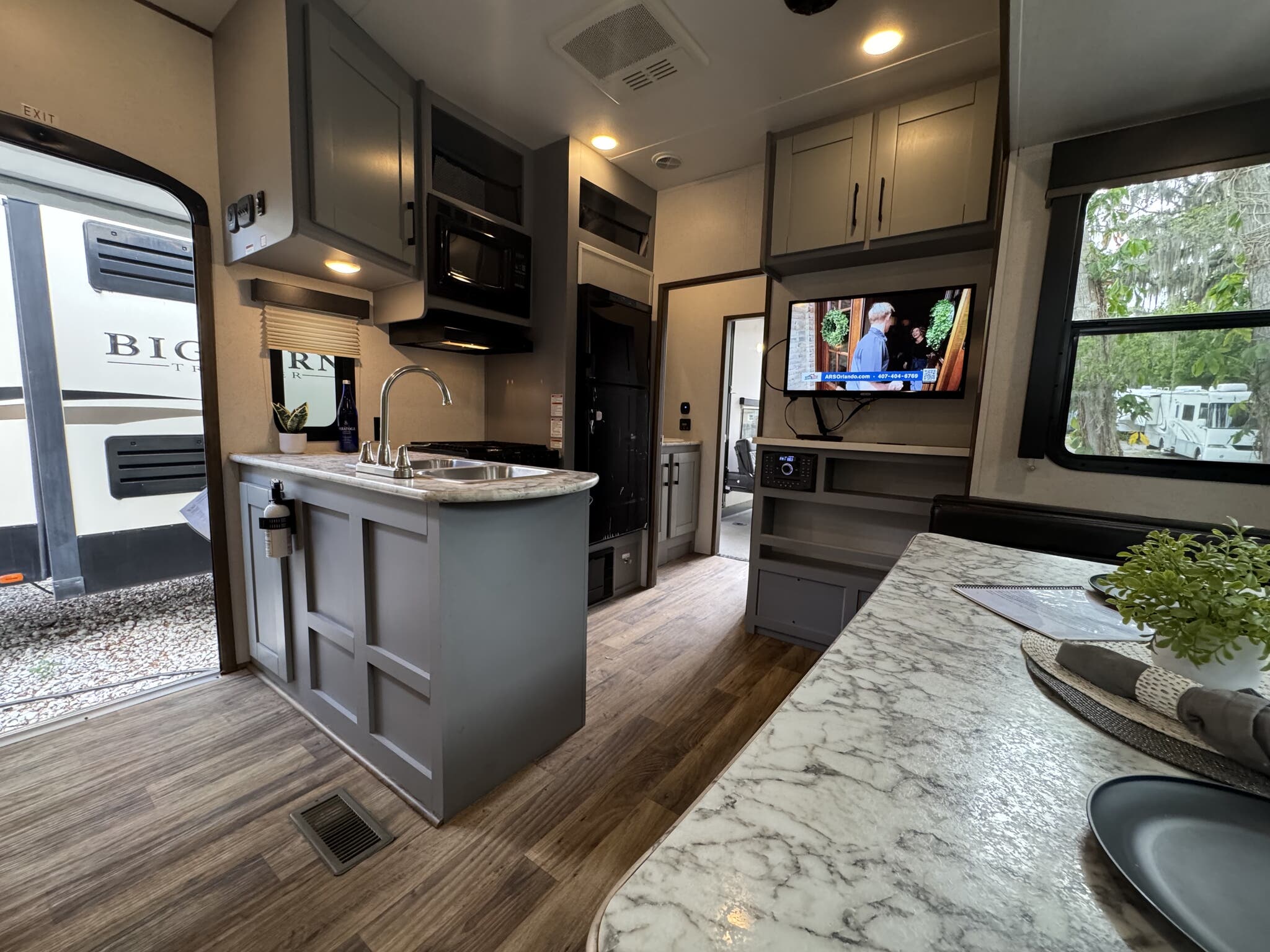 2019 Keystone Impact Vapor Lite 28V, $ 26,500