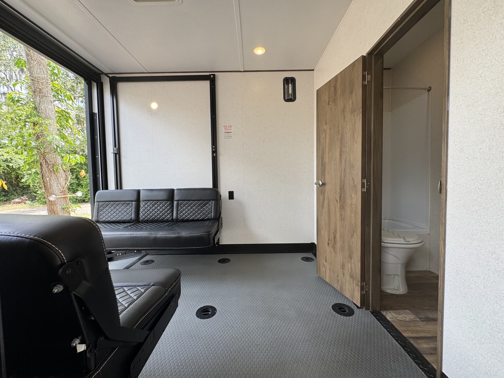 2019 Keystone Impact Vapor Lite 28V, $ 26,500