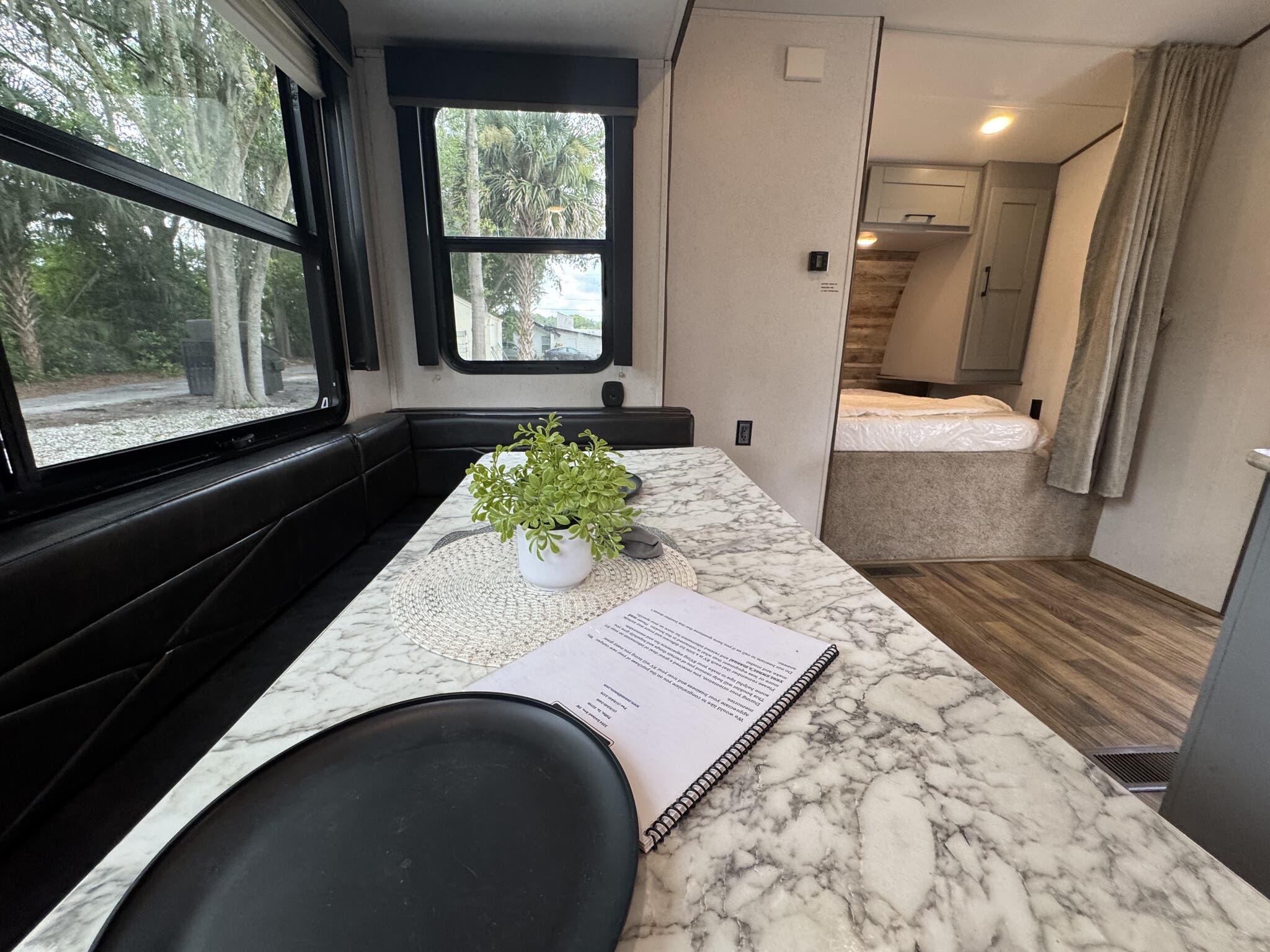 2019 Keystone Impact Vapor Lite 28V, $ 26,500