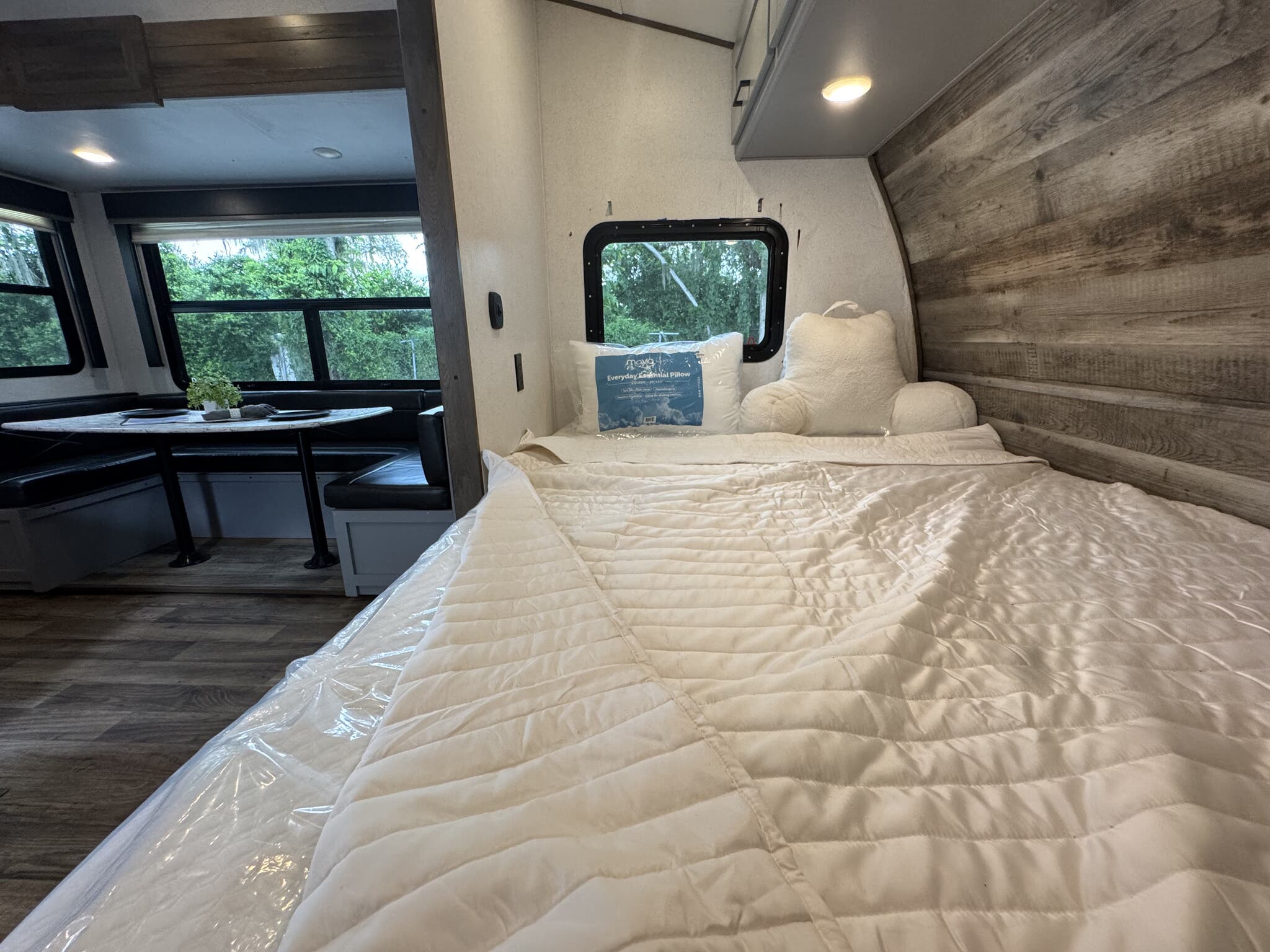 2019 Keystone Impact Vapor Lite 28V, $ 26,500