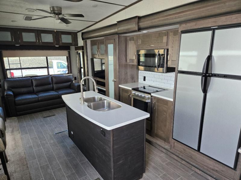 2019 Keystone Montana High Country 330RL, $ 49,990