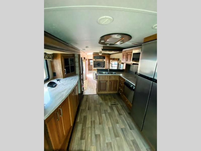 2017 Keystone Montana 3820FK, $ 36,999