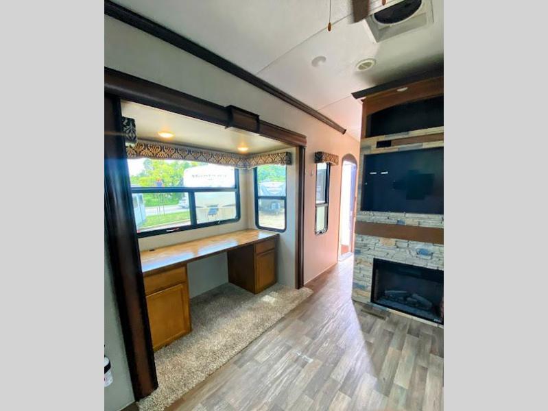 2017 Keystone Montana 3820FK, $ 36,999