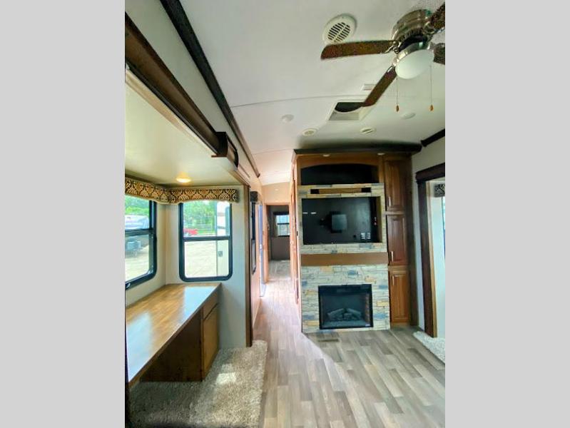 2017 Keystone Montana 3820FK, $ 36,999