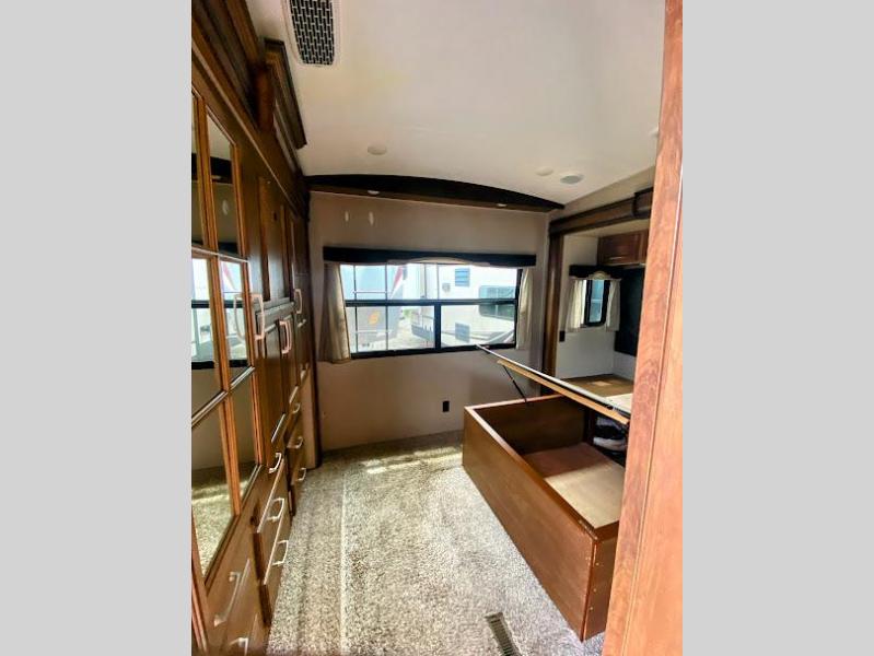 2017 Keystone Montana 3820FK, $ 36,999