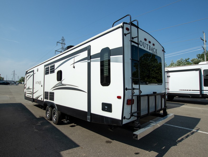 2017 Keystone Outback Diamond Super-Lite 328RL, $ 0