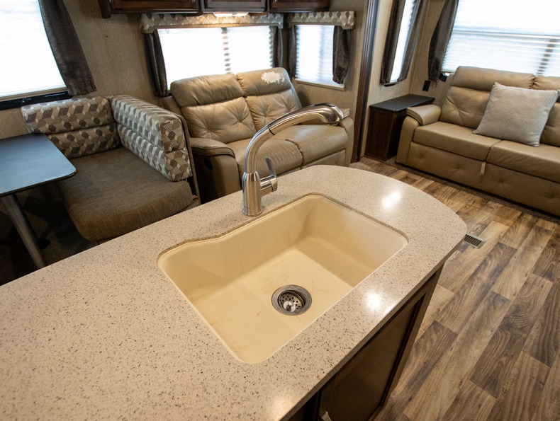 2017 Keystone Outback Diamond Super-Lite 328RL, $ 0