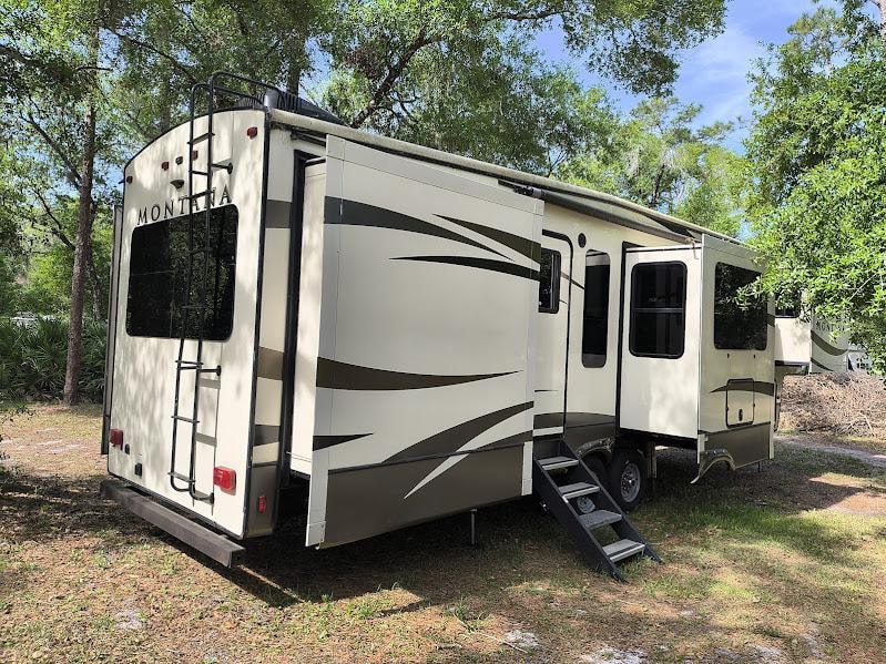 2017 Keystone Montana 3730FL, $ 38,999
