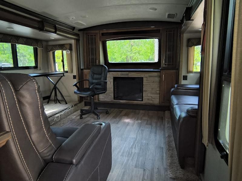 2017 Keystone Montana 3730FL, $ 38,999