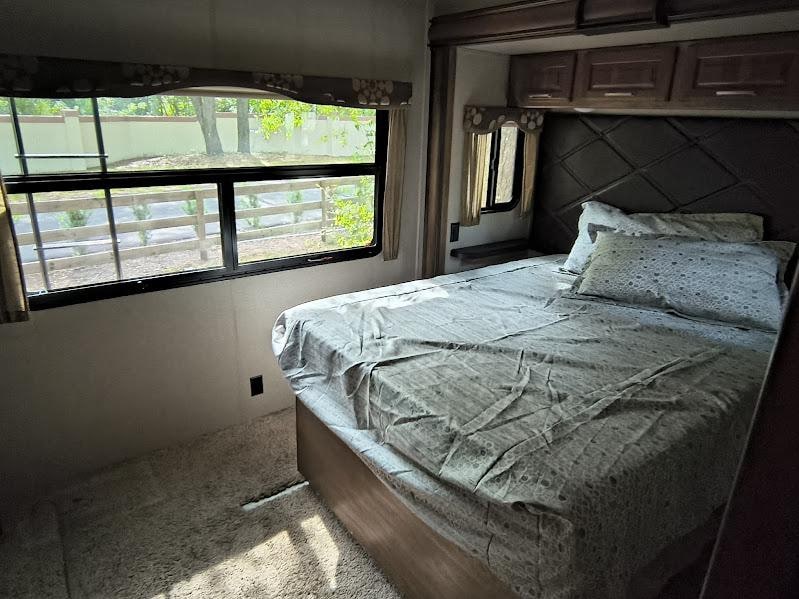 2017 Keystone Montana 3730FL, $ 38,999