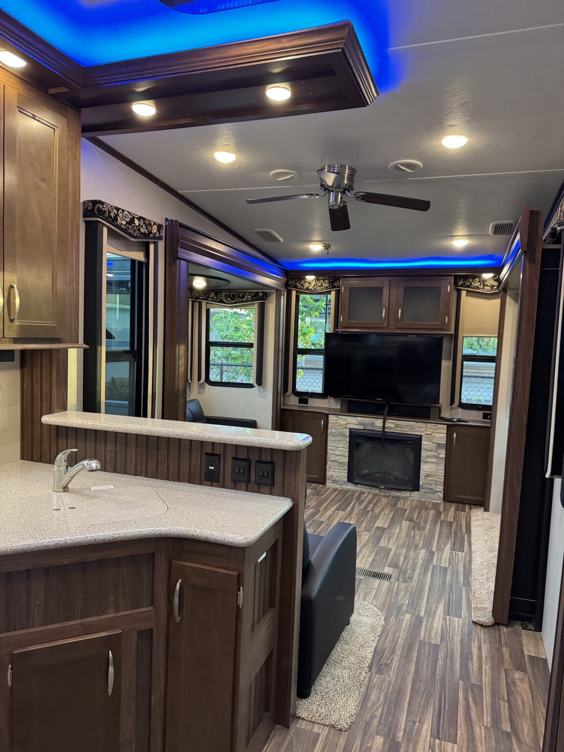 2017 Keystone Montana High Country 379RD, $ 36,000