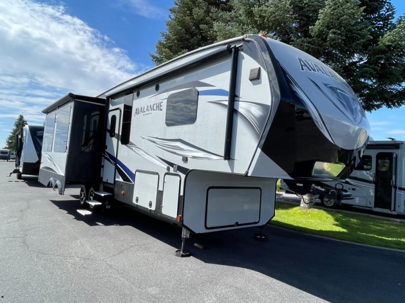 2017 Keystone Avalanche 320RS, $ 49,990