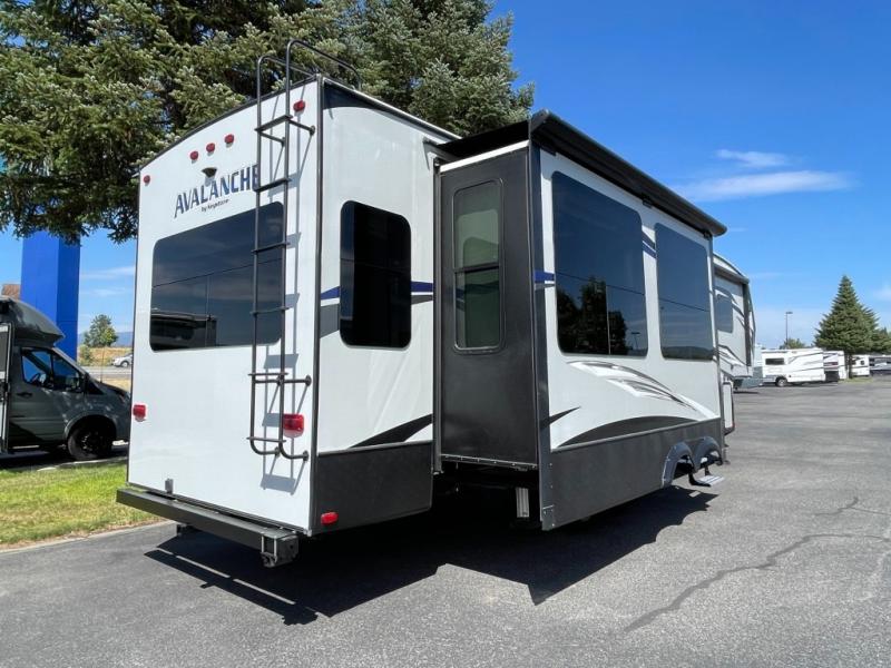 2017 Keystone Avalanche 320RS, $ 49,990