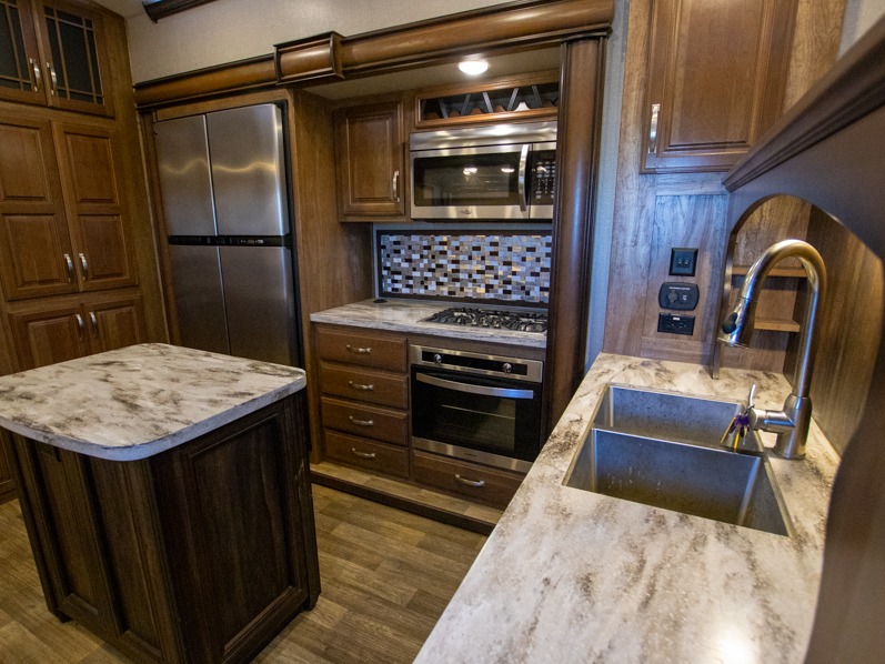 2017 Keystone Montana 3730FL, $ 0