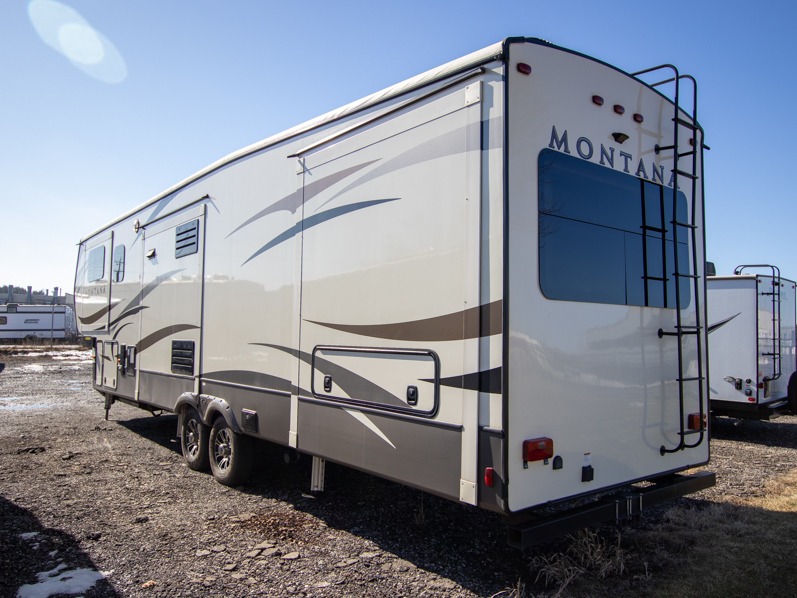 2017 Keystone Montana 3730FL, $ 0