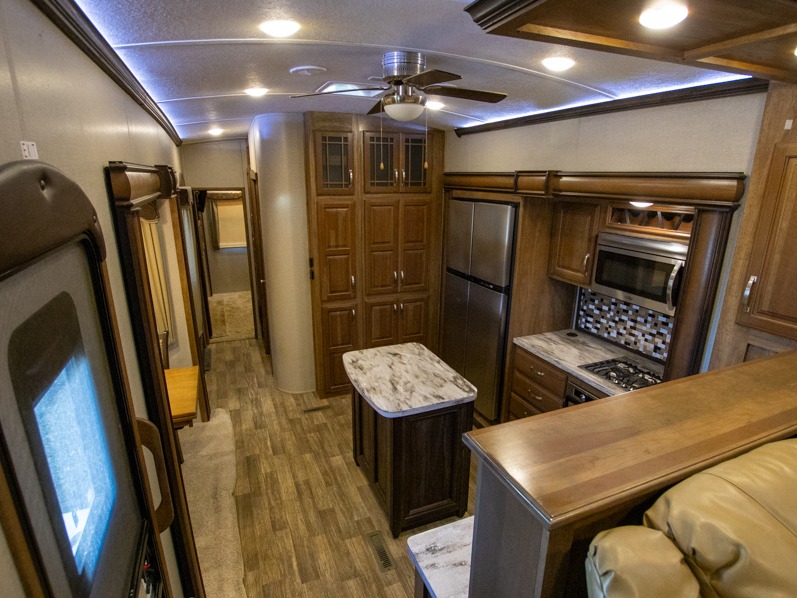 2017 Keystone Montana 3730FL, $ 0