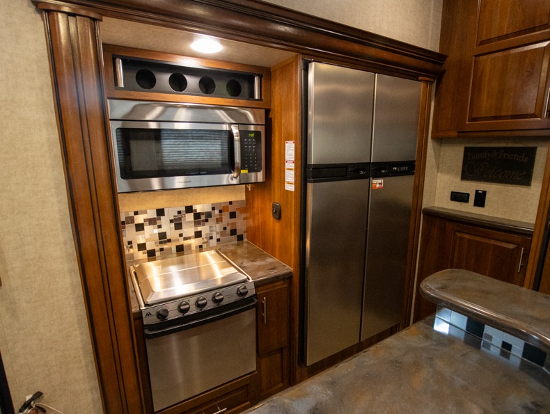 2015 Keystone Fuzion 390, $ 0