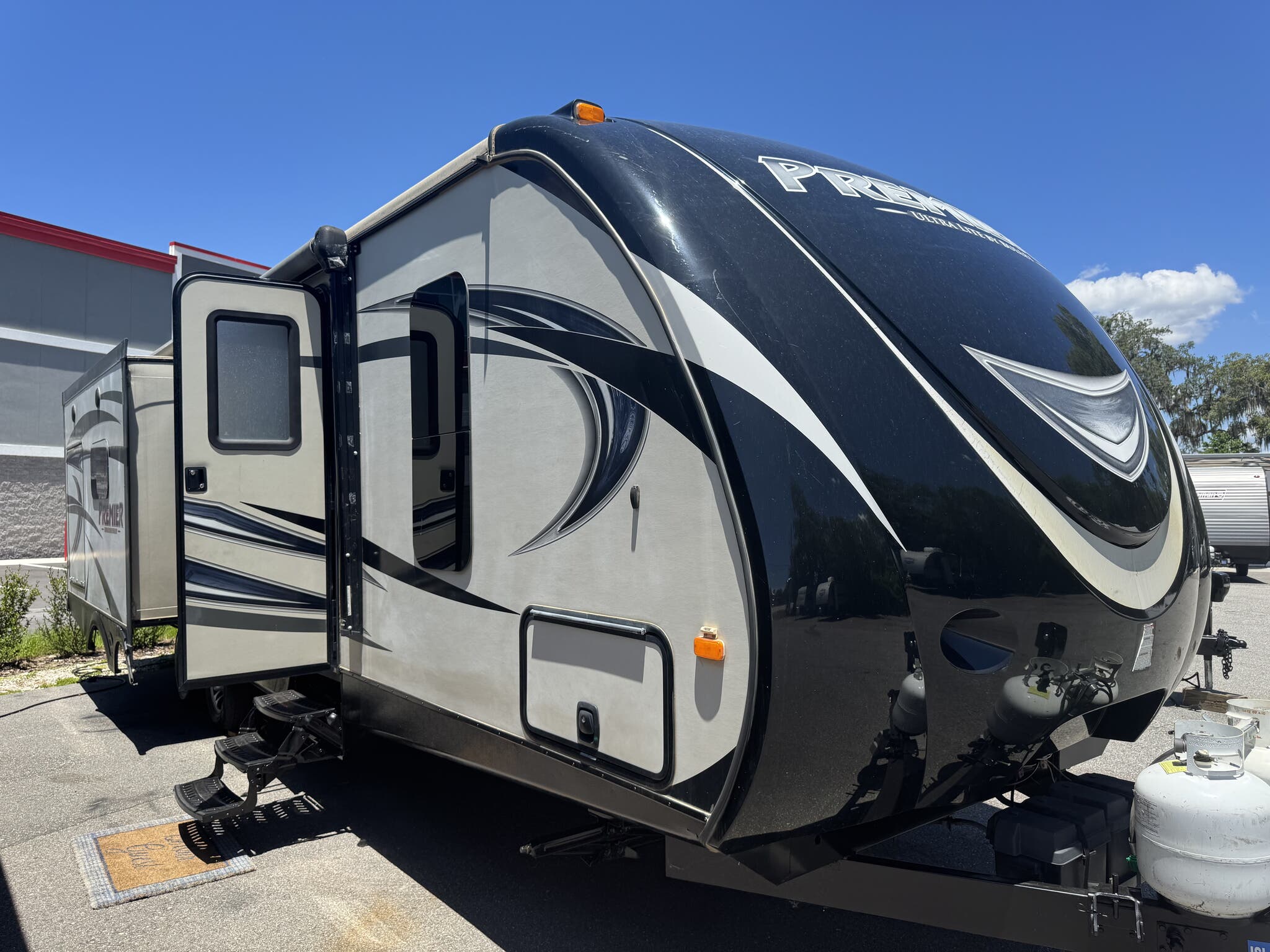 2015 Keystone Bullet Premier Ultra Light 30RIPR, $ 18,999